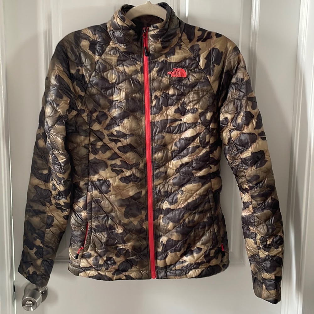 NORTH FACE THERMOBALL CAMO WOMEN'S SLIM FIT FULL ZIPP LIGHTWEIGHT JACKET
